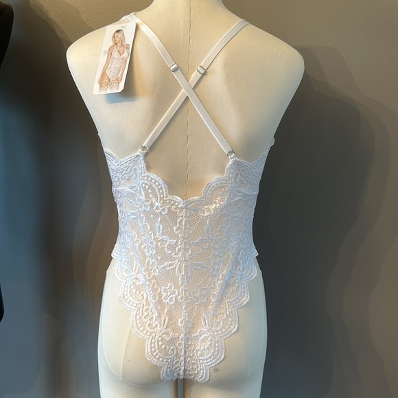 Elegant White Lace Bodysuit- medium - Picture 3 of 3
